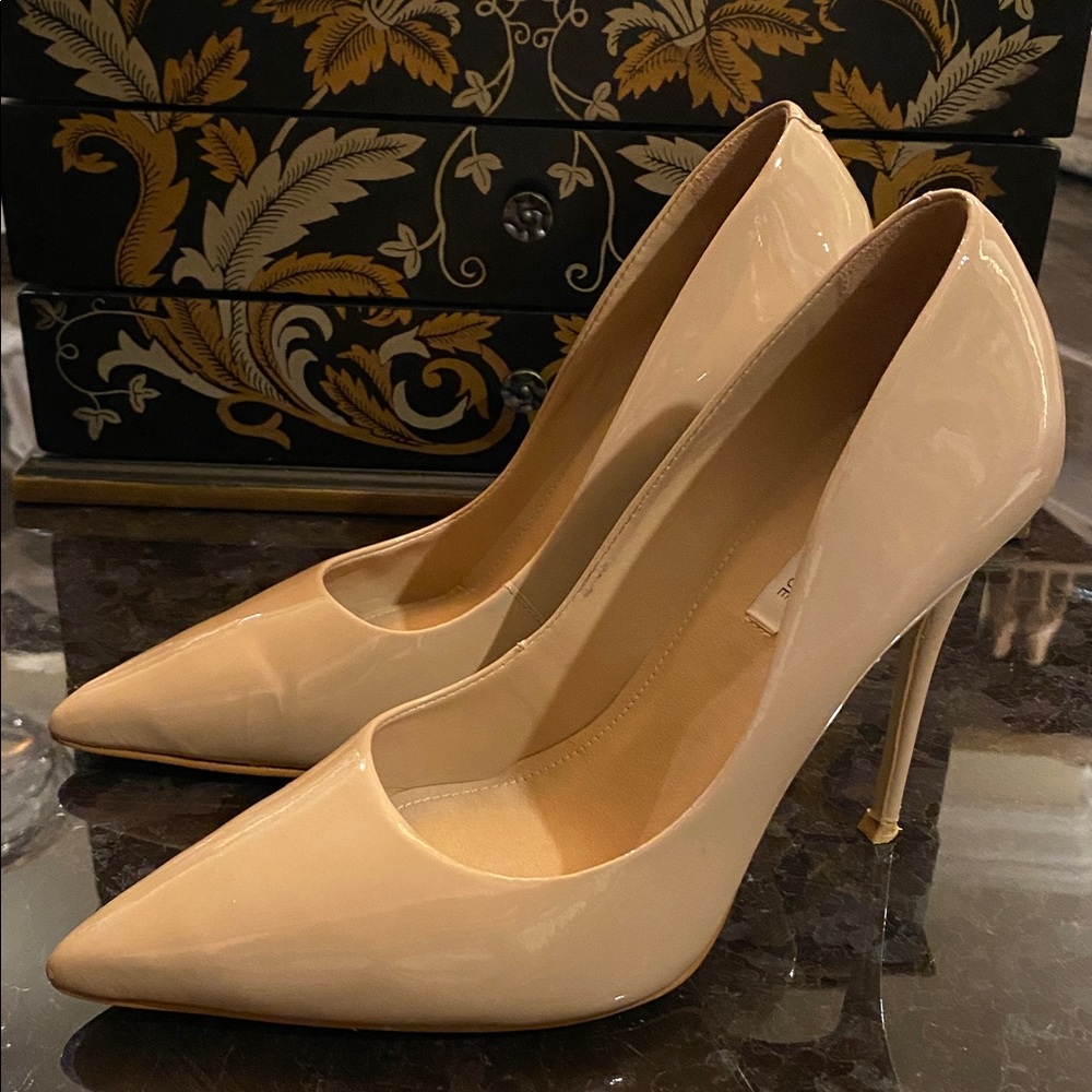 Saks Fifth Avenue Nude Patent Leather Heels